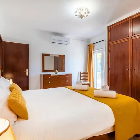 Gasthuis Solar Do Castelo With Pool & Private