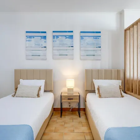 Gasthuis Solar Do Castelo With Pool & Private